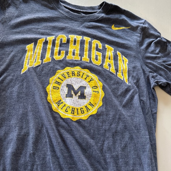Men’s Michigan Wolverines Small Nike Tshirt - Picture 2 of 5